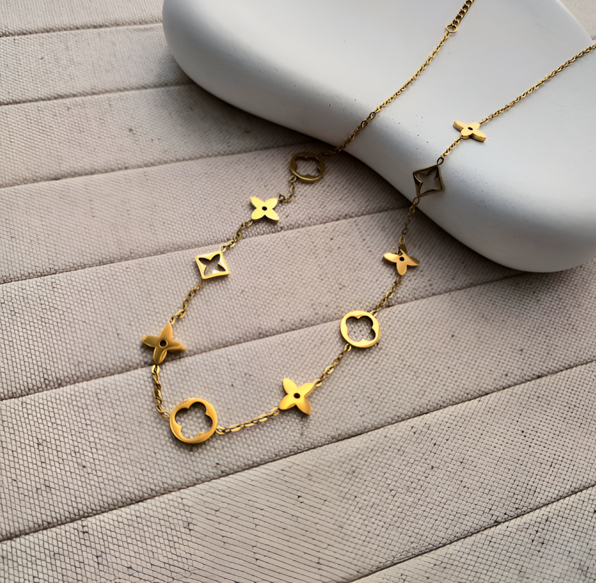 18K gold plated L7 necklace detail close up Kuwait Jewelique